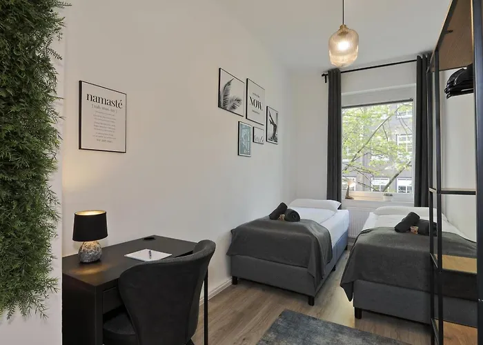 Modern Und Ruhig, Mit Garage & Ps4, Nahe Messe, Rue Und Uniklinik, Voll Ausgestattete Kueche, Bad Mit Dusche Und Badewanne *